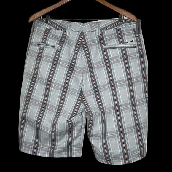 TRAVIS MATHEW Plaid Golf Shorts Grey Red Blue White Men's Size 36 x 10 - Picture 10 of 16